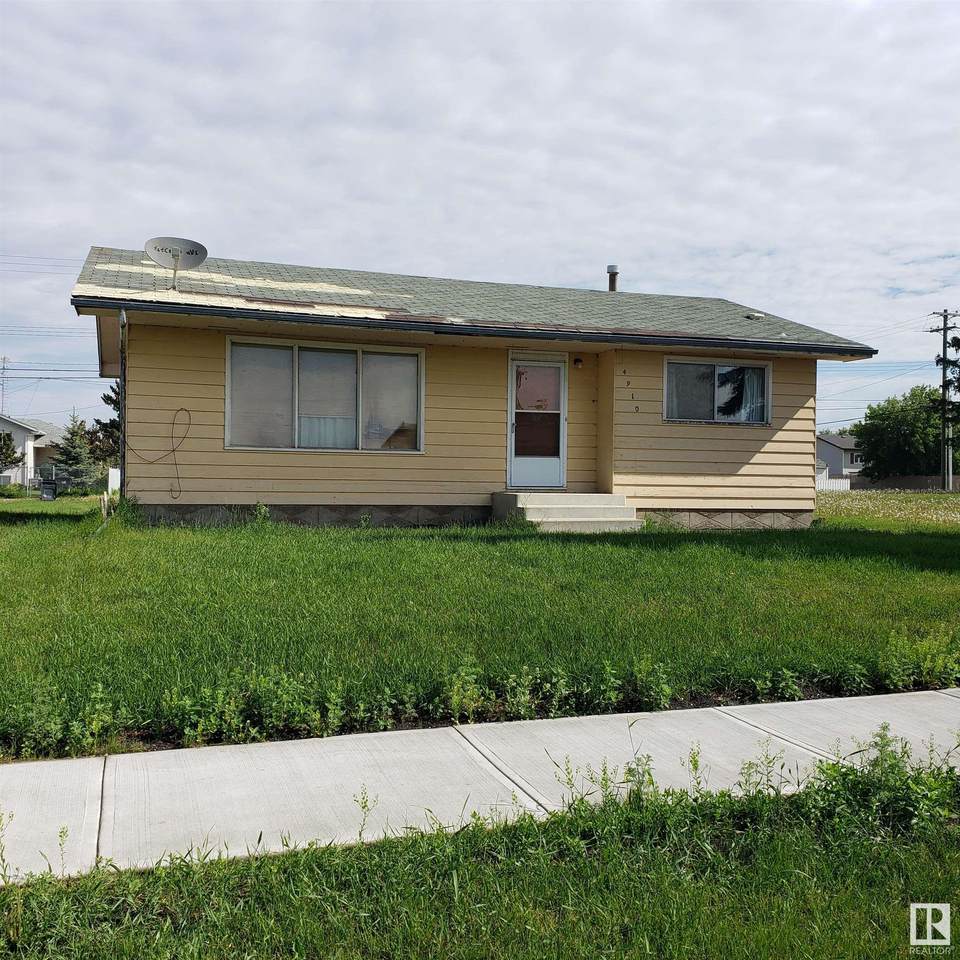 4910 44 Avenue - Photo 1