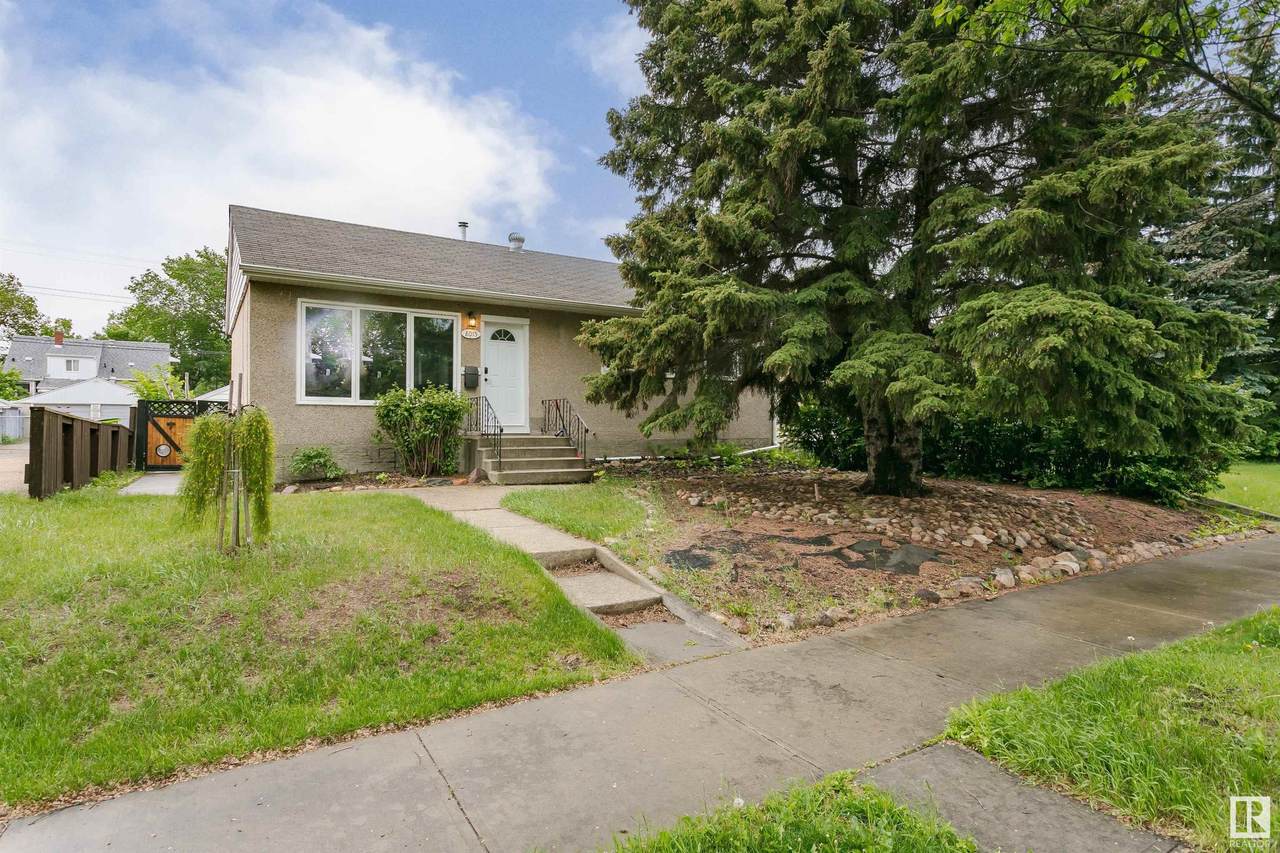 8015 86 Avenue - Photo 1