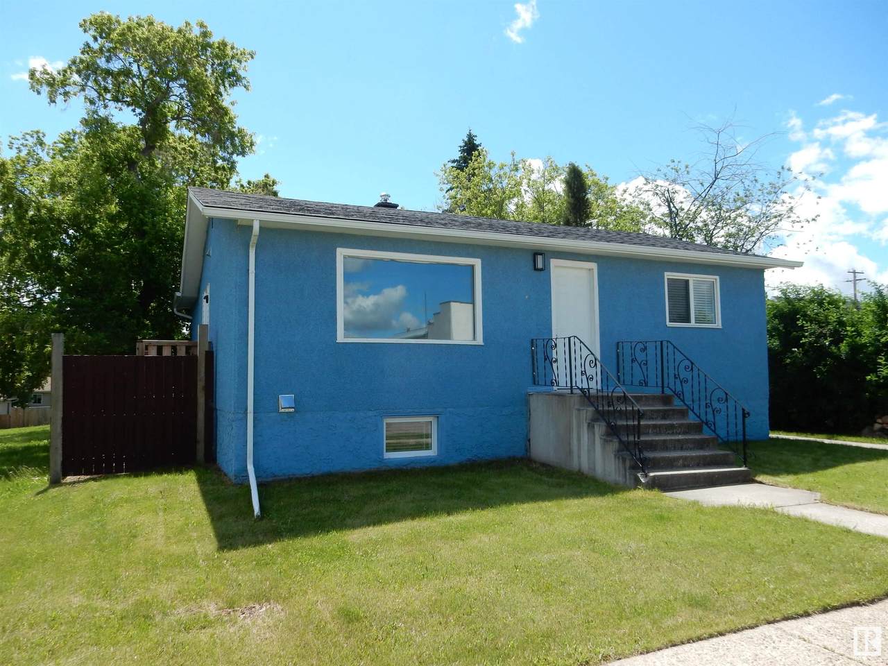 4915 49 Avenue - Photo 1