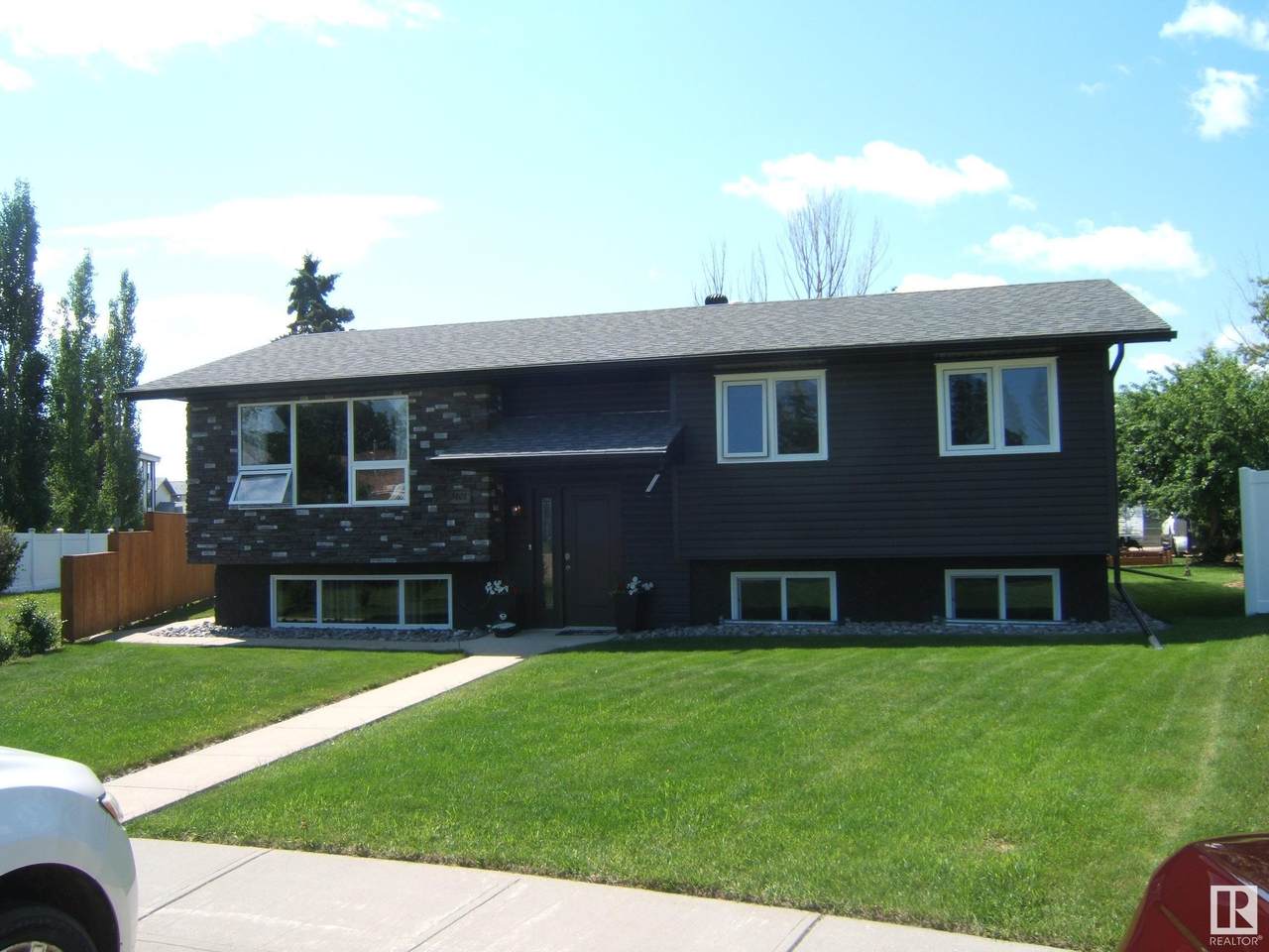 5802 49A Street - Photo 1