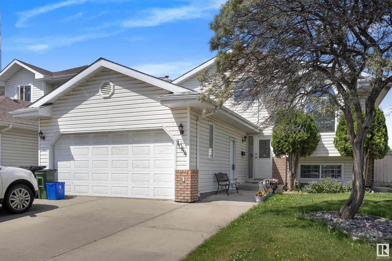 1044 James Crescent - Photo 1