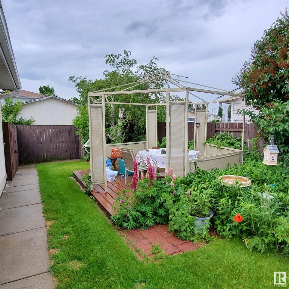 33 Athapaskan Drive - Photo 1