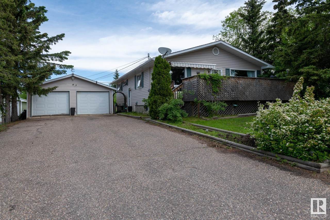1002 11 Avenue - Photo 1