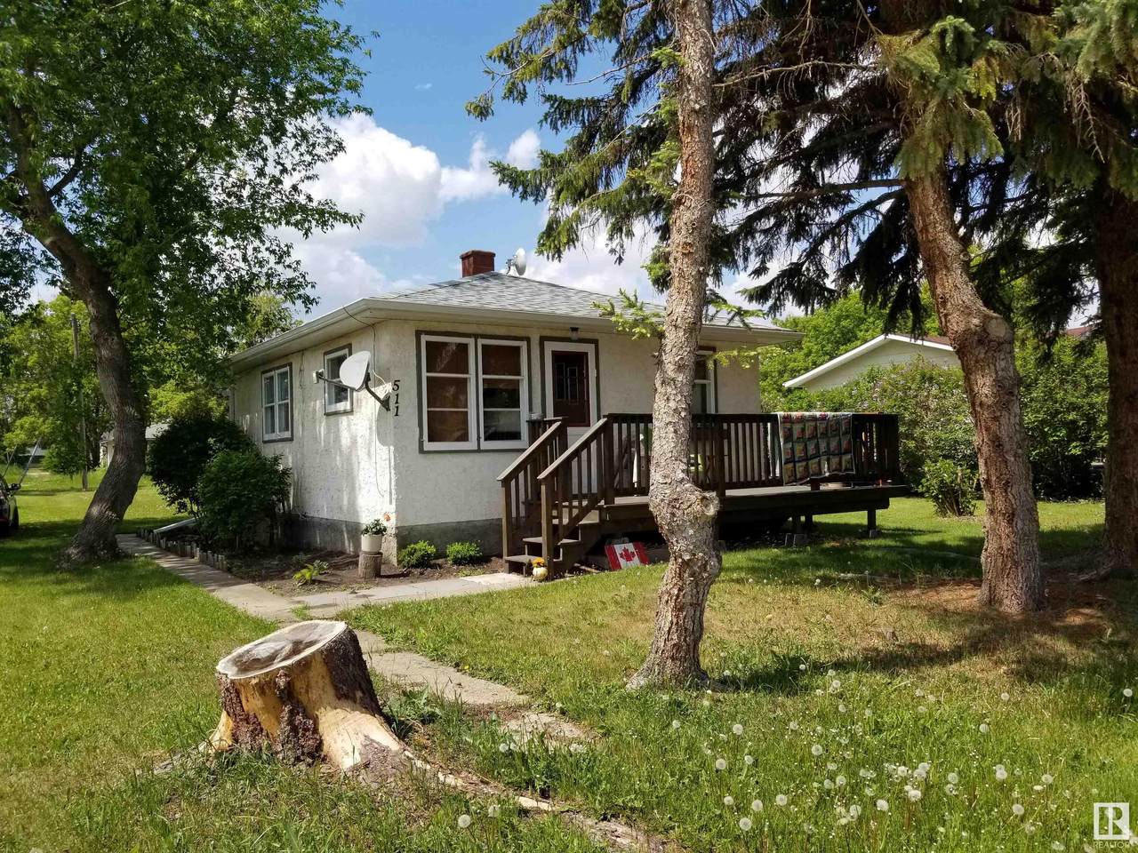 5112 47 Street - Photo 1