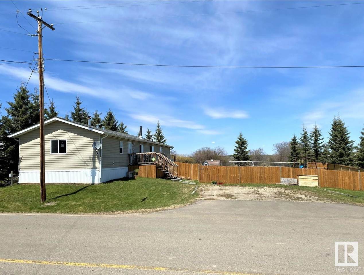 4806 50 Avenue - Photo 1