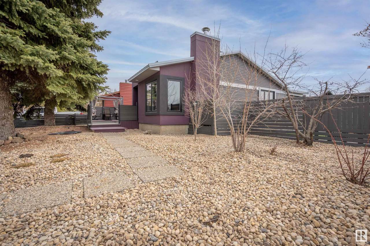 5344 56A Street - Photo 1