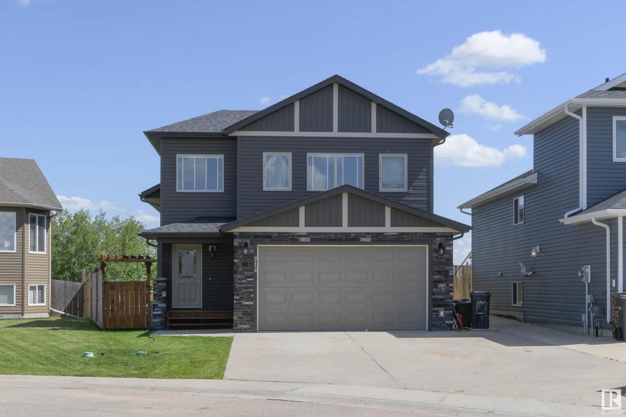 714 Pheasant Close - Photo 1