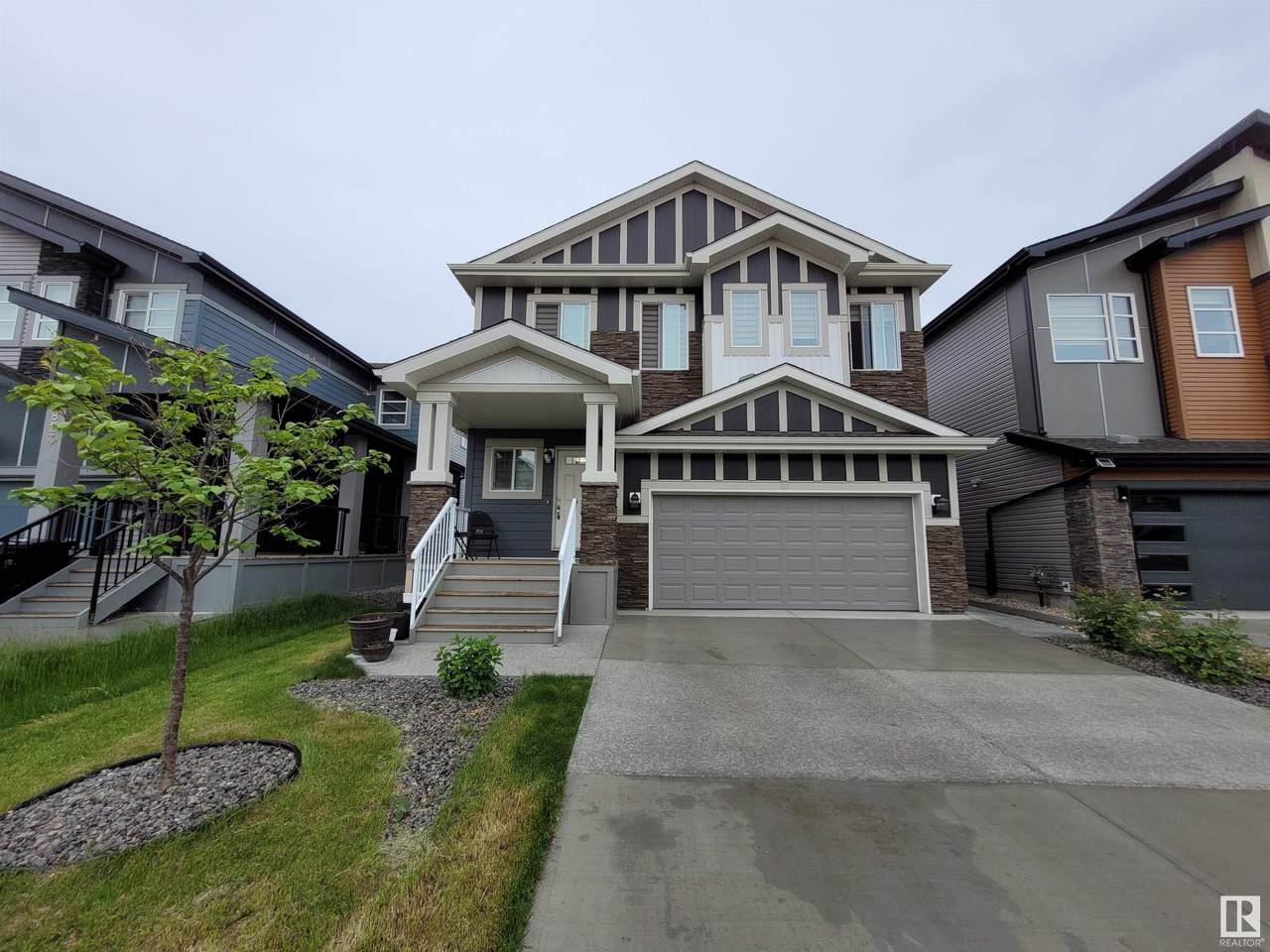 827 177 Street - Photo 1