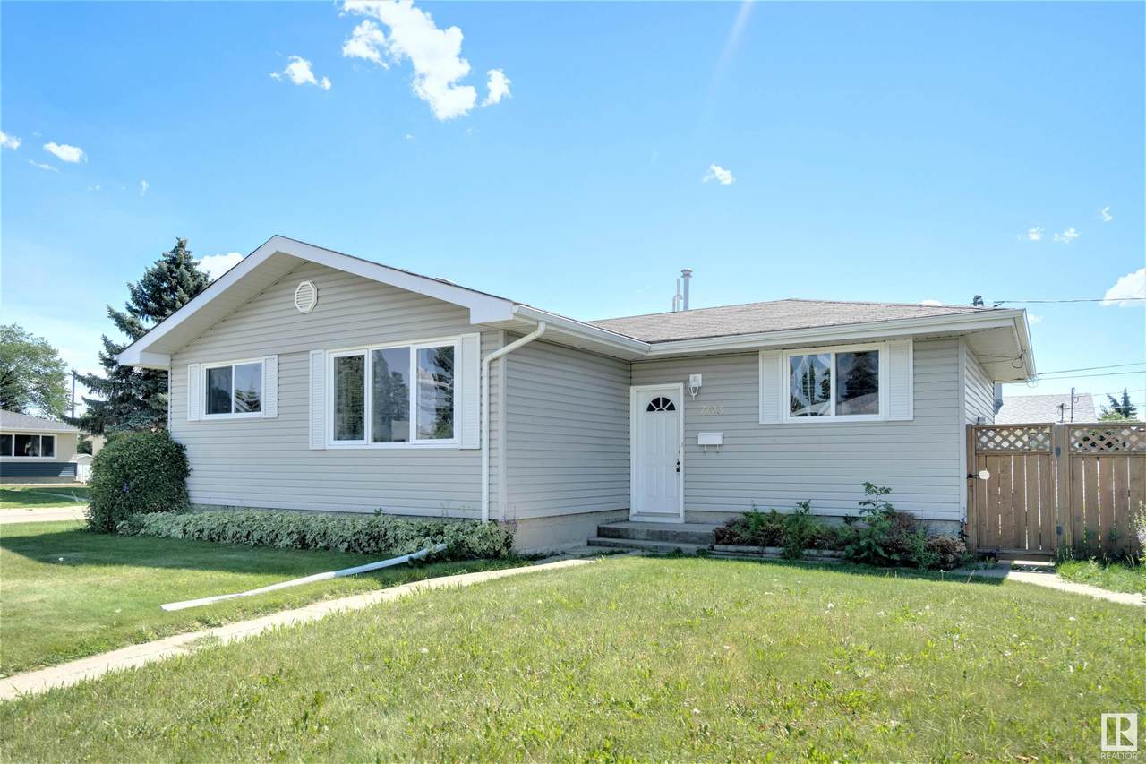 7103 133 Avenue - Photo 1