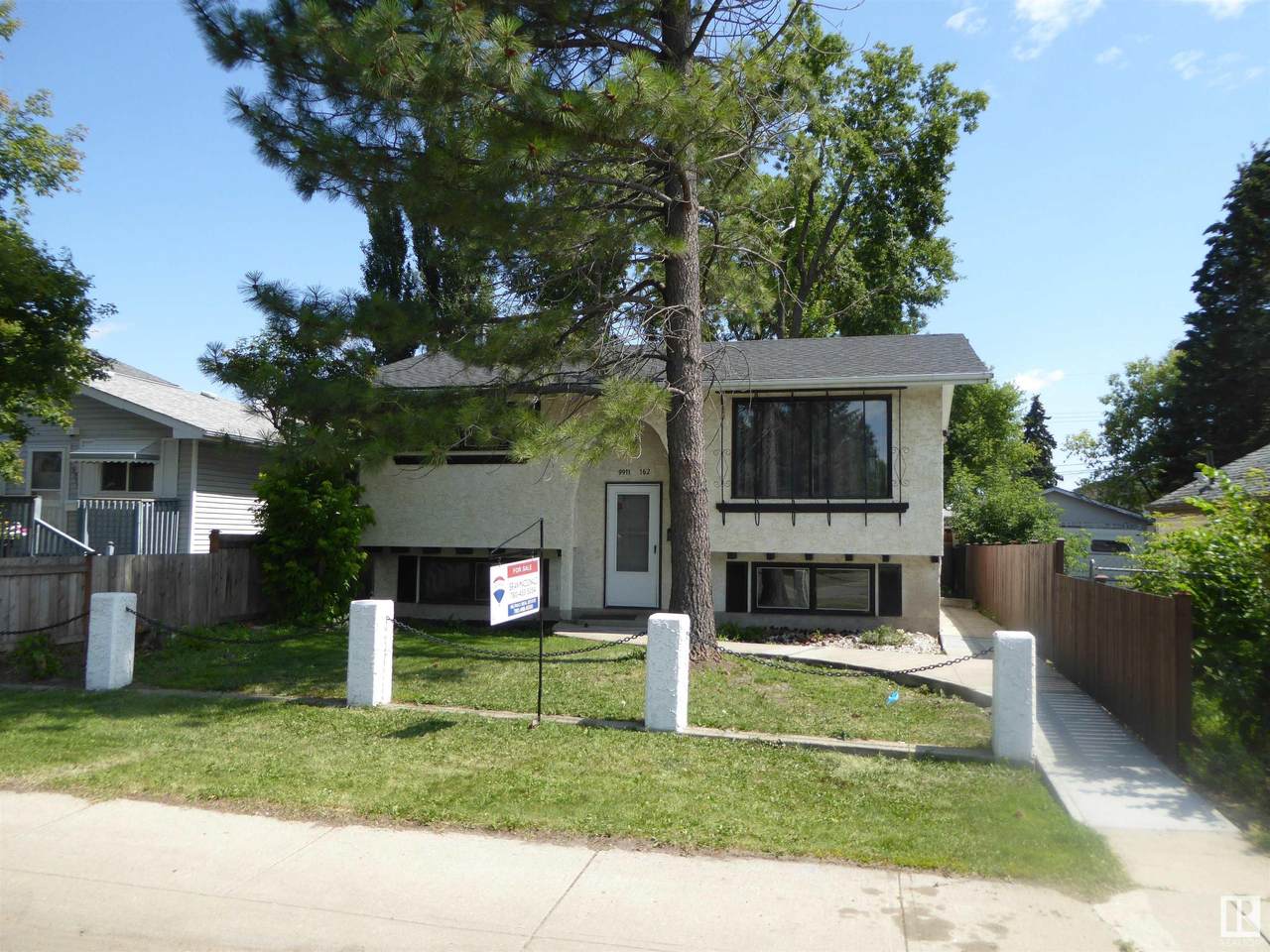 9911 162 Street - Photo 1
