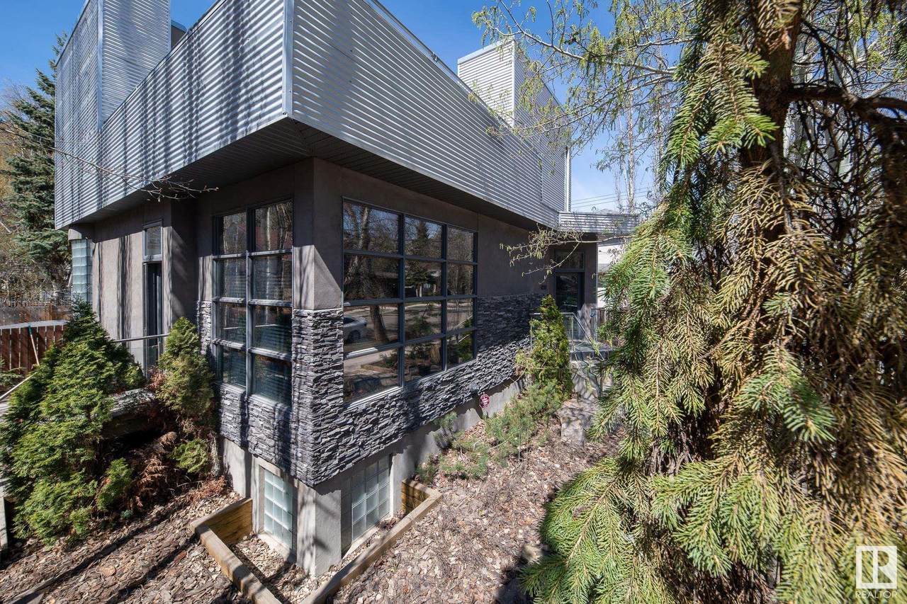 9012 98 Street - Photo 1