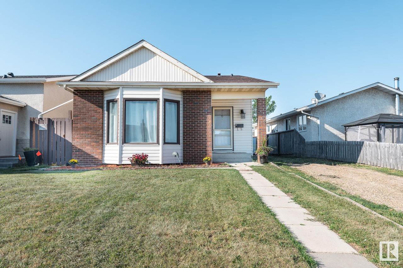 11908 140 Avenue - Photo 1