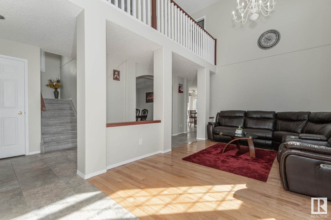 59 Deer Park Boulevard - Photo 1