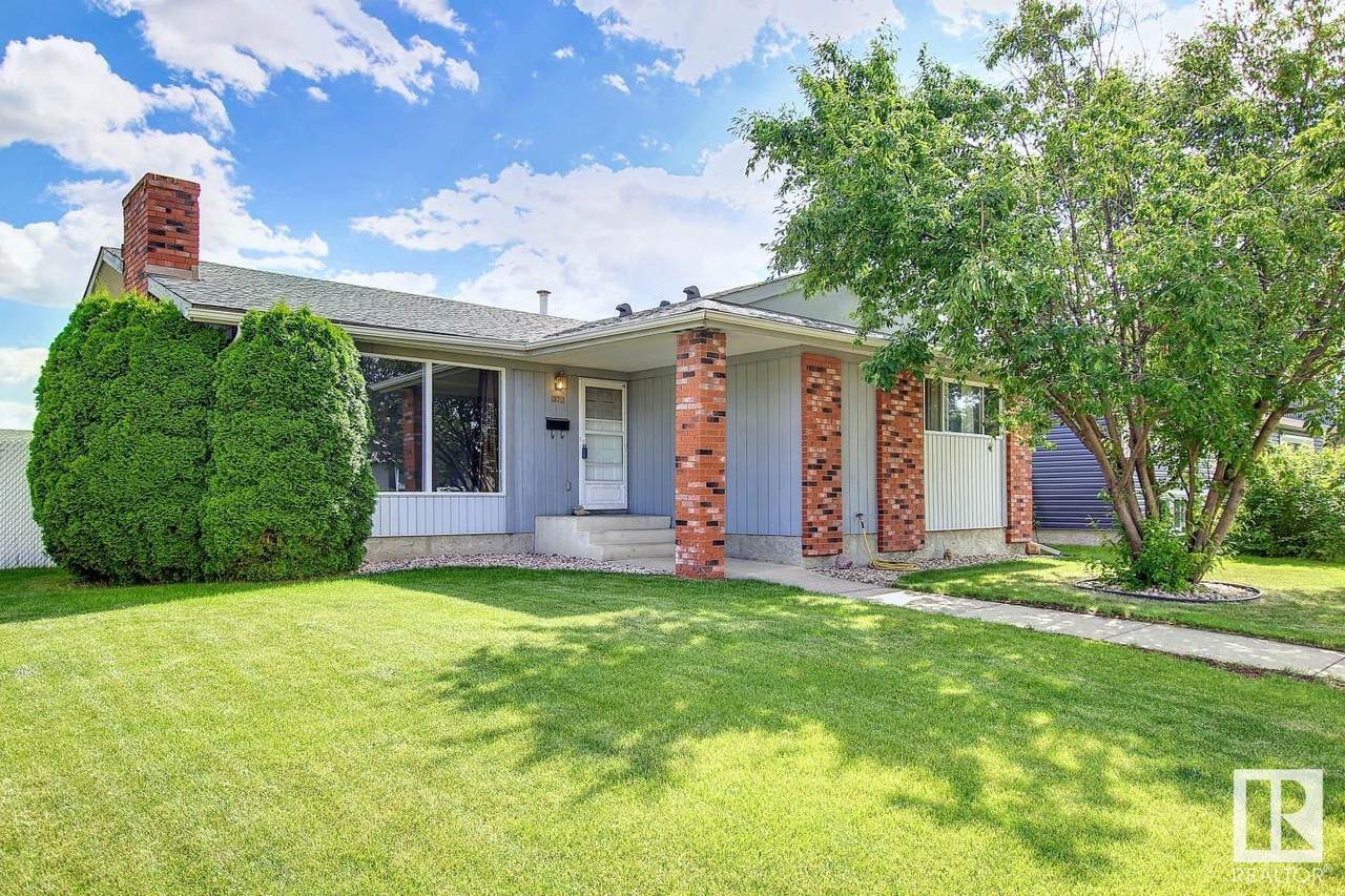 10711 33 Avenue - Photo 1