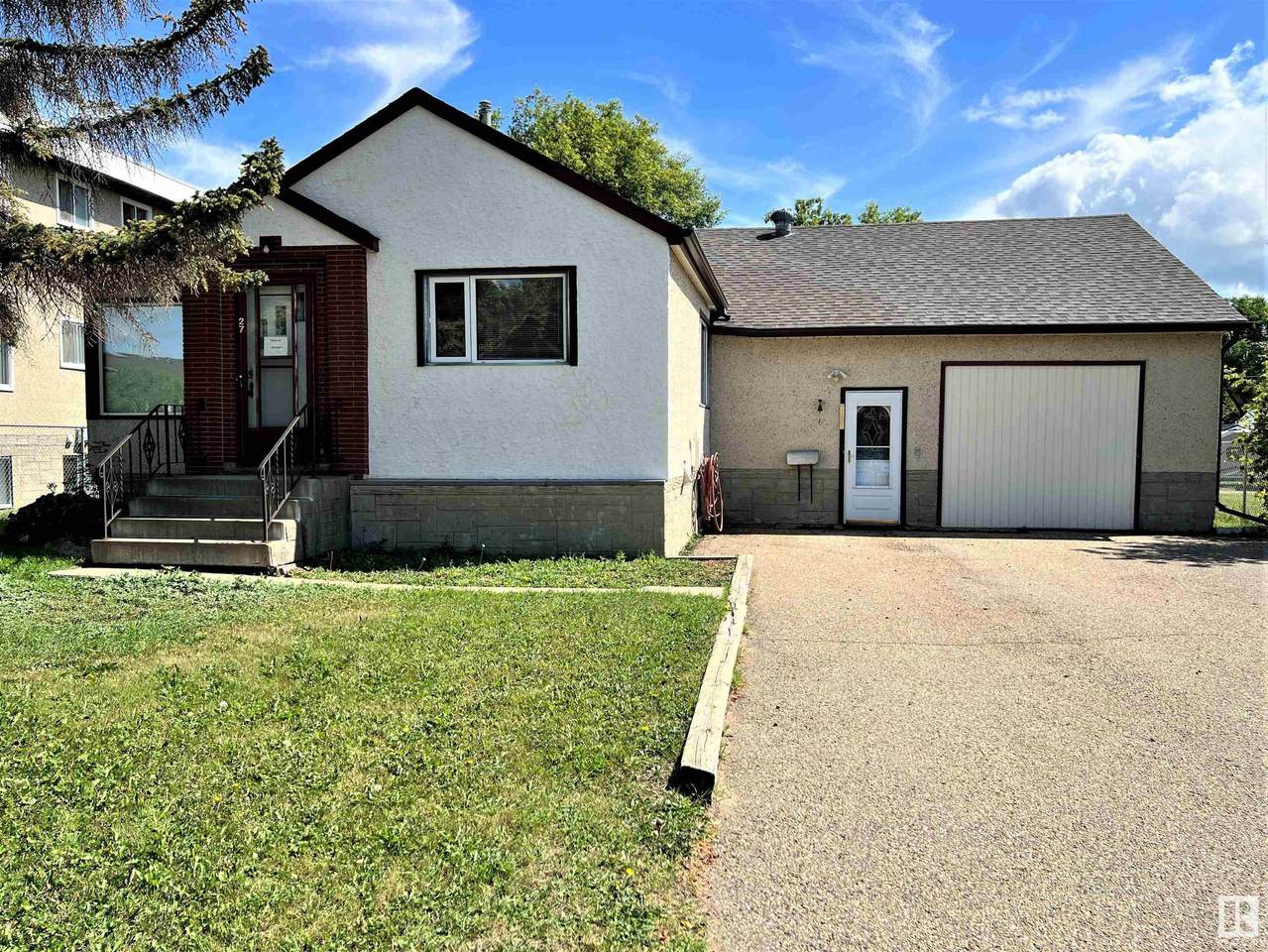 27 Banff Court - Photo 1