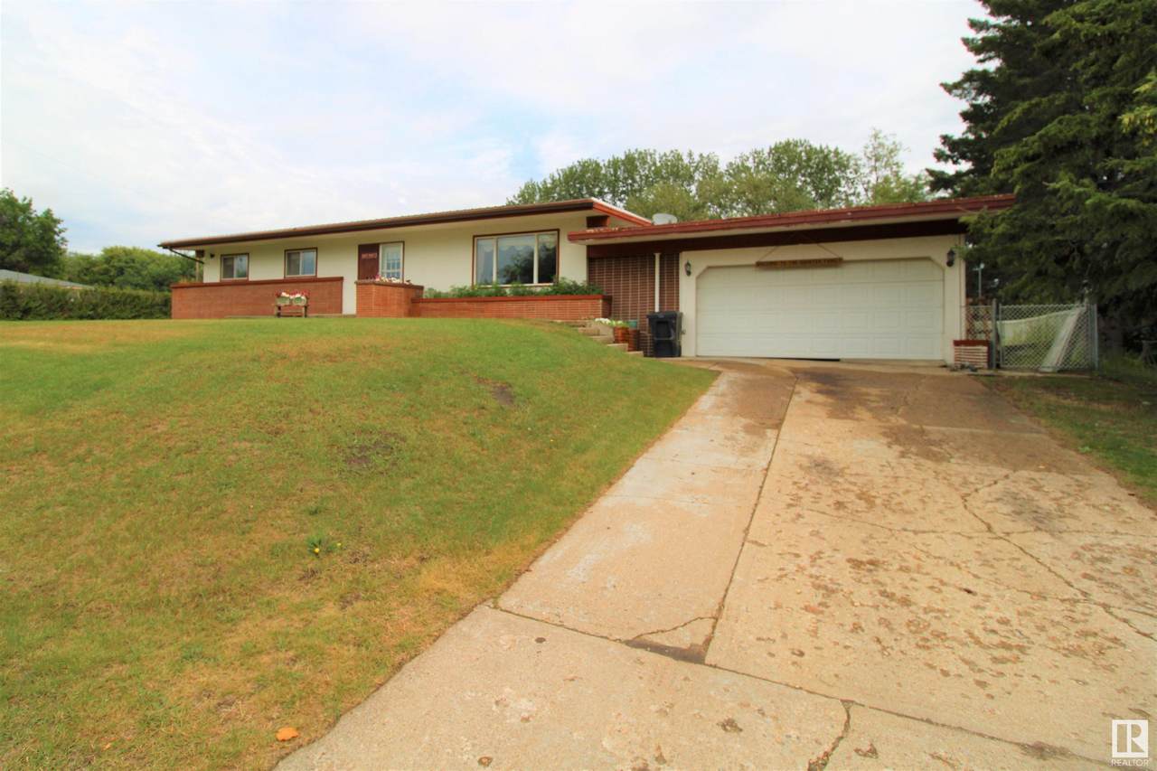 5207 48 Street - Photo 1