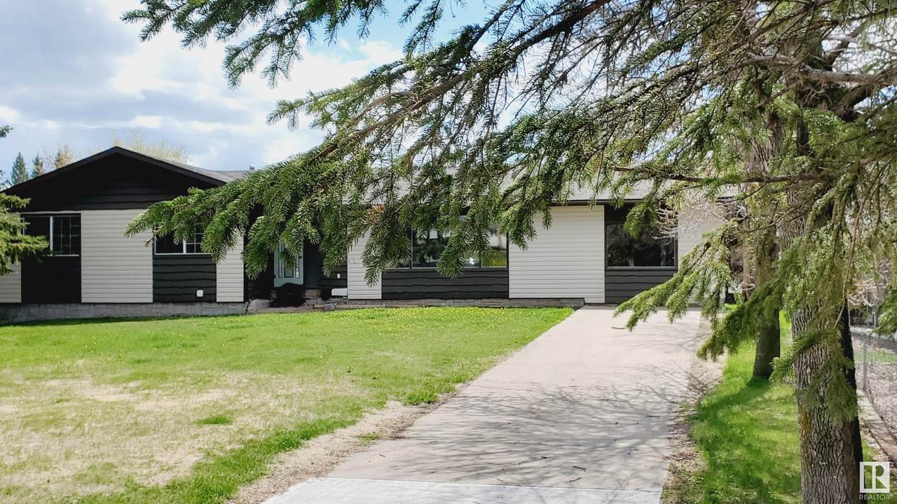 205 10 Street - Photo 1