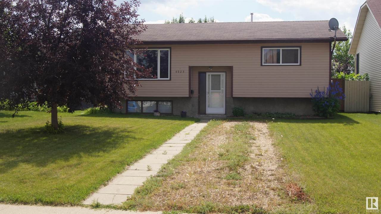 4923 17 Avenue - Photo 1