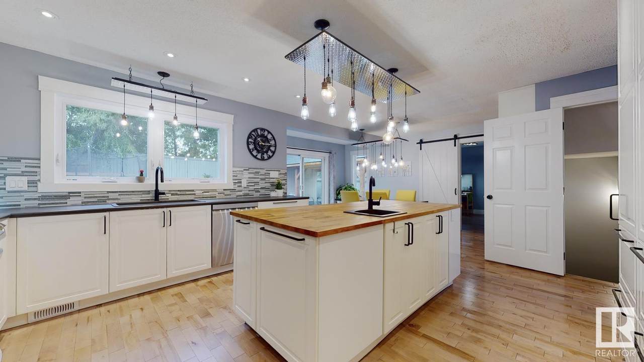 22 Holmgren Crescent - Photo 1