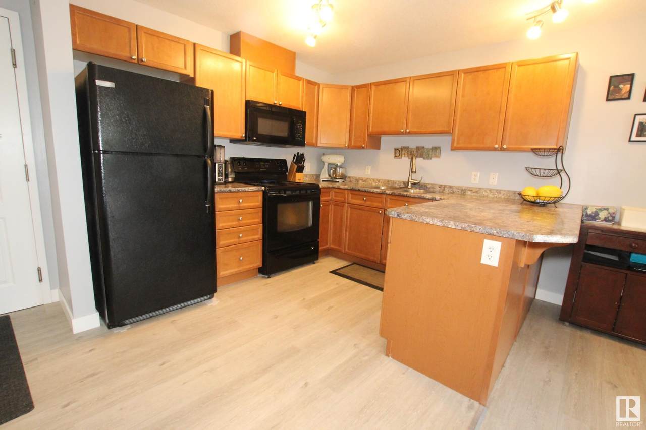 312 4903 47 Avenue - Photo 1