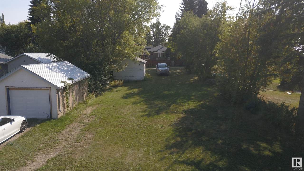 5110 52 Avenue - Photo 1