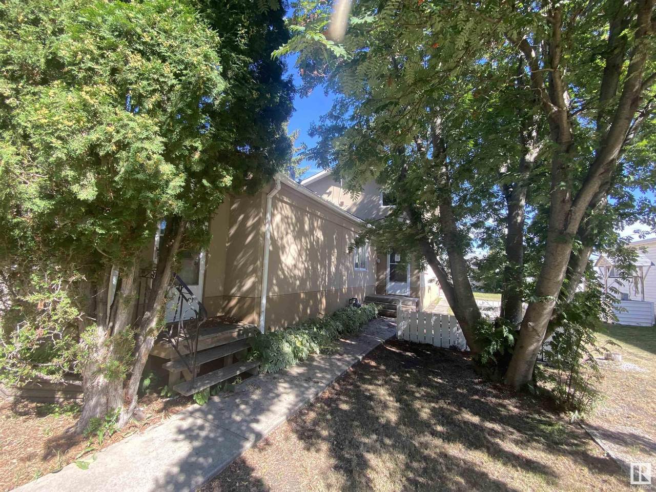 5039 52 Street - Photo 1