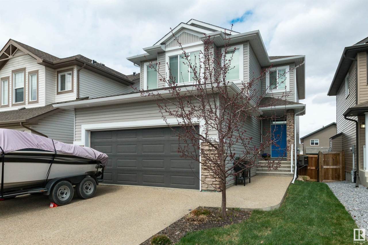 1123 Foxwood Crescent - Photo 1