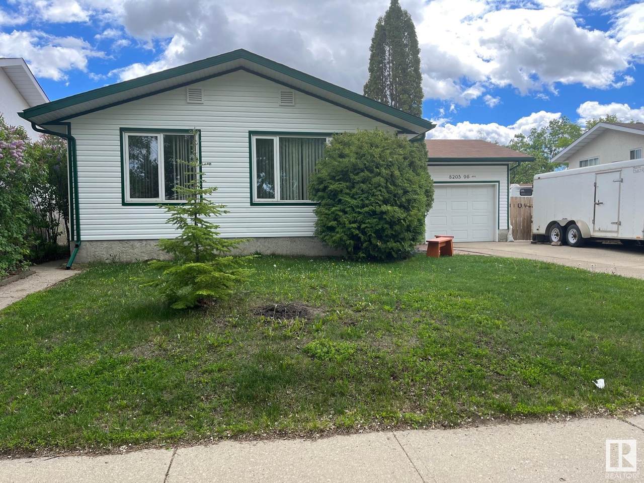 8205 96 Avenue - Photo 1