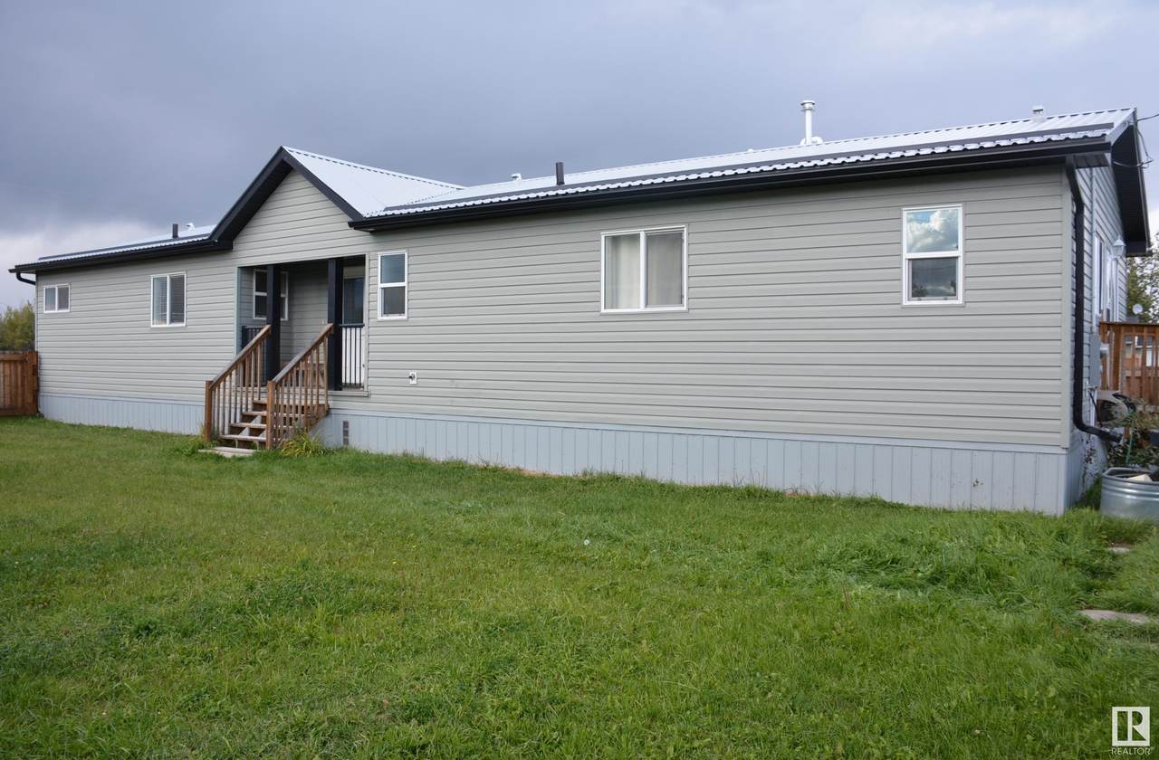 5257 52 Street - Photo 1