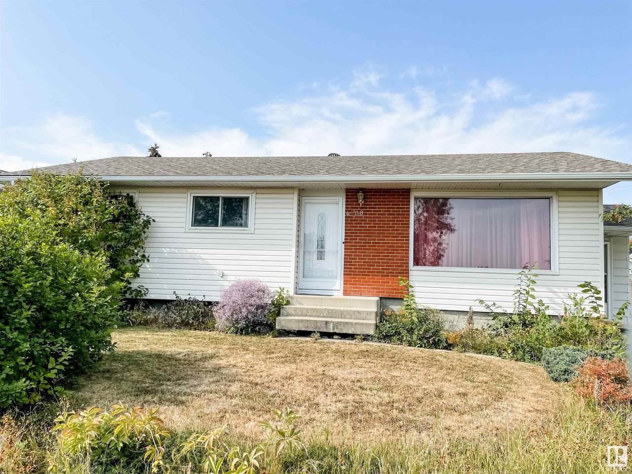 4408 43 Street - Photo 1