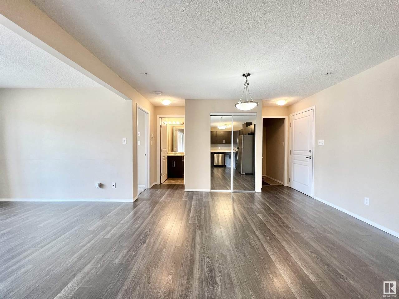 226 301 Clareview Station Drive - Photo 1