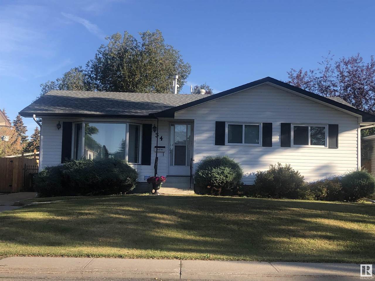 34 Applewood Road - Photo 1