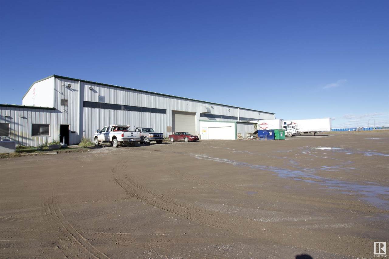 6410 90 Avenue - Photo 1