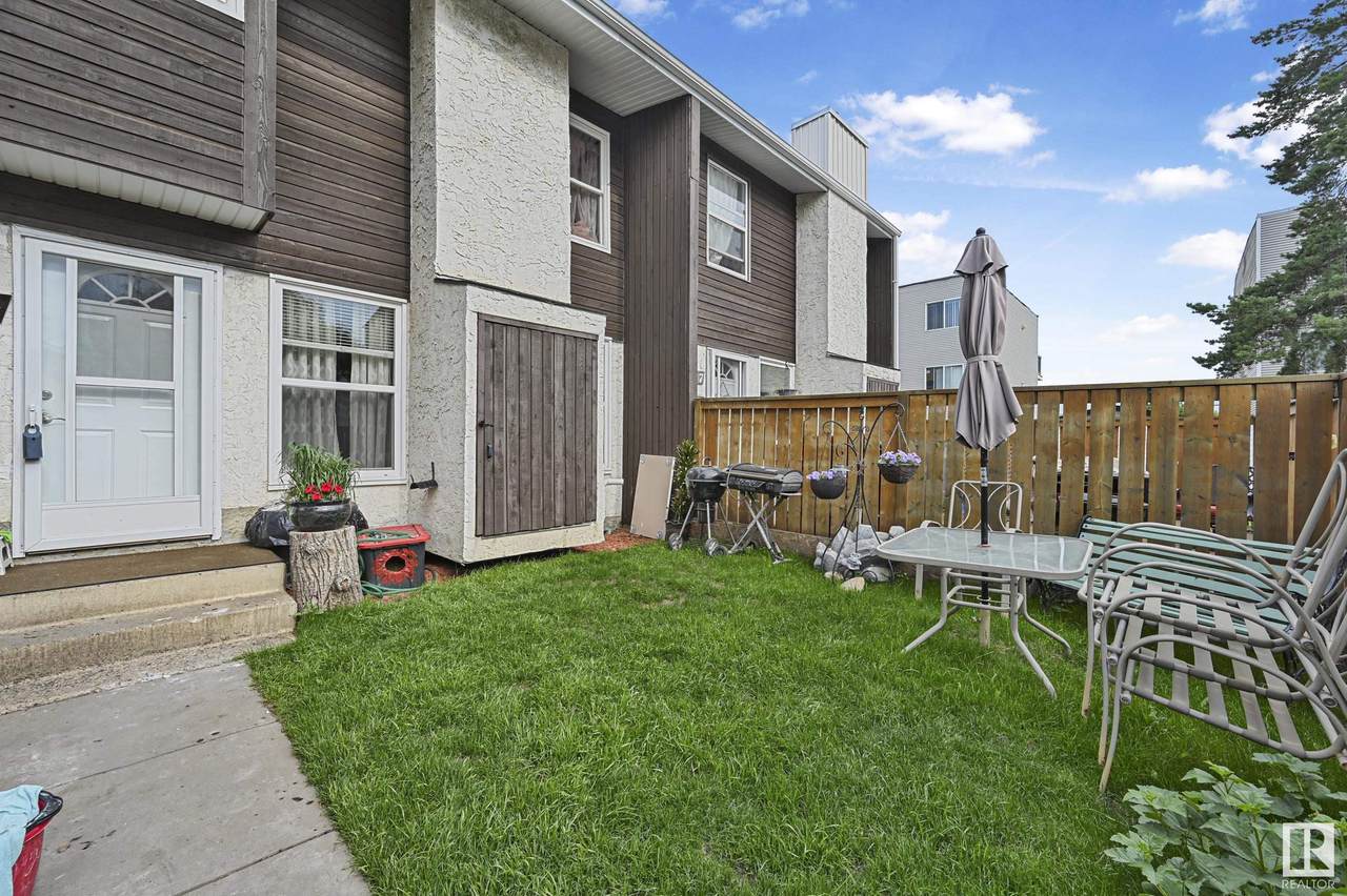 18425 66 Avenue - Photo 1