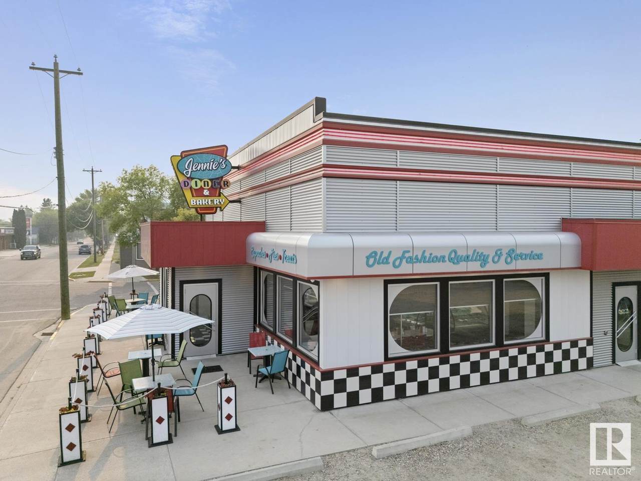 5101 51 Street - Photo 1