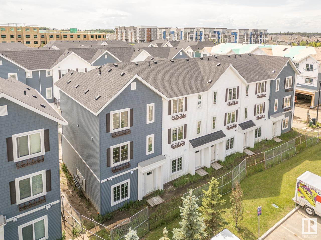 735 Allard Boulevard - Photo 1
