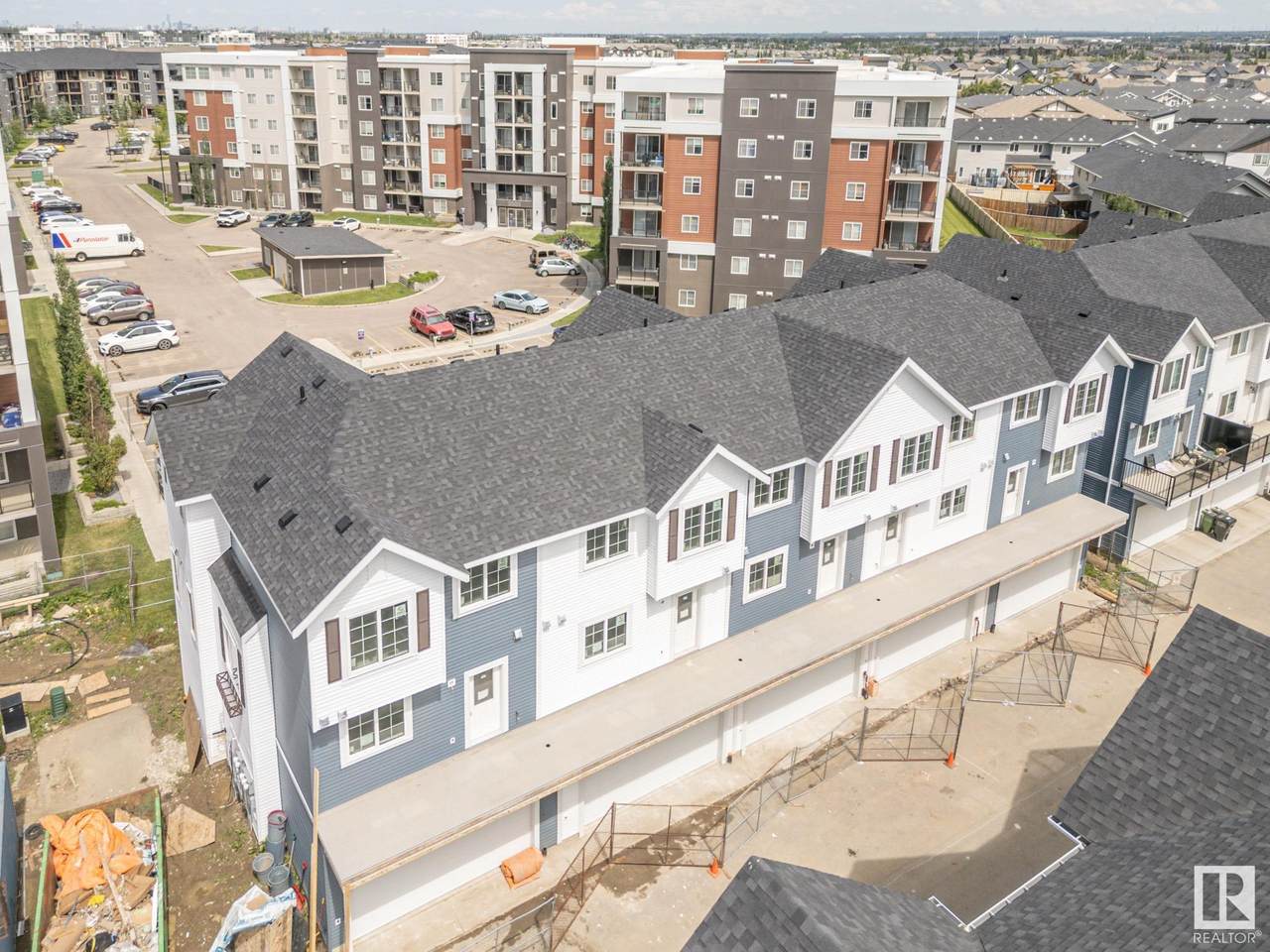 735 Allard Boulevard - Photo 1