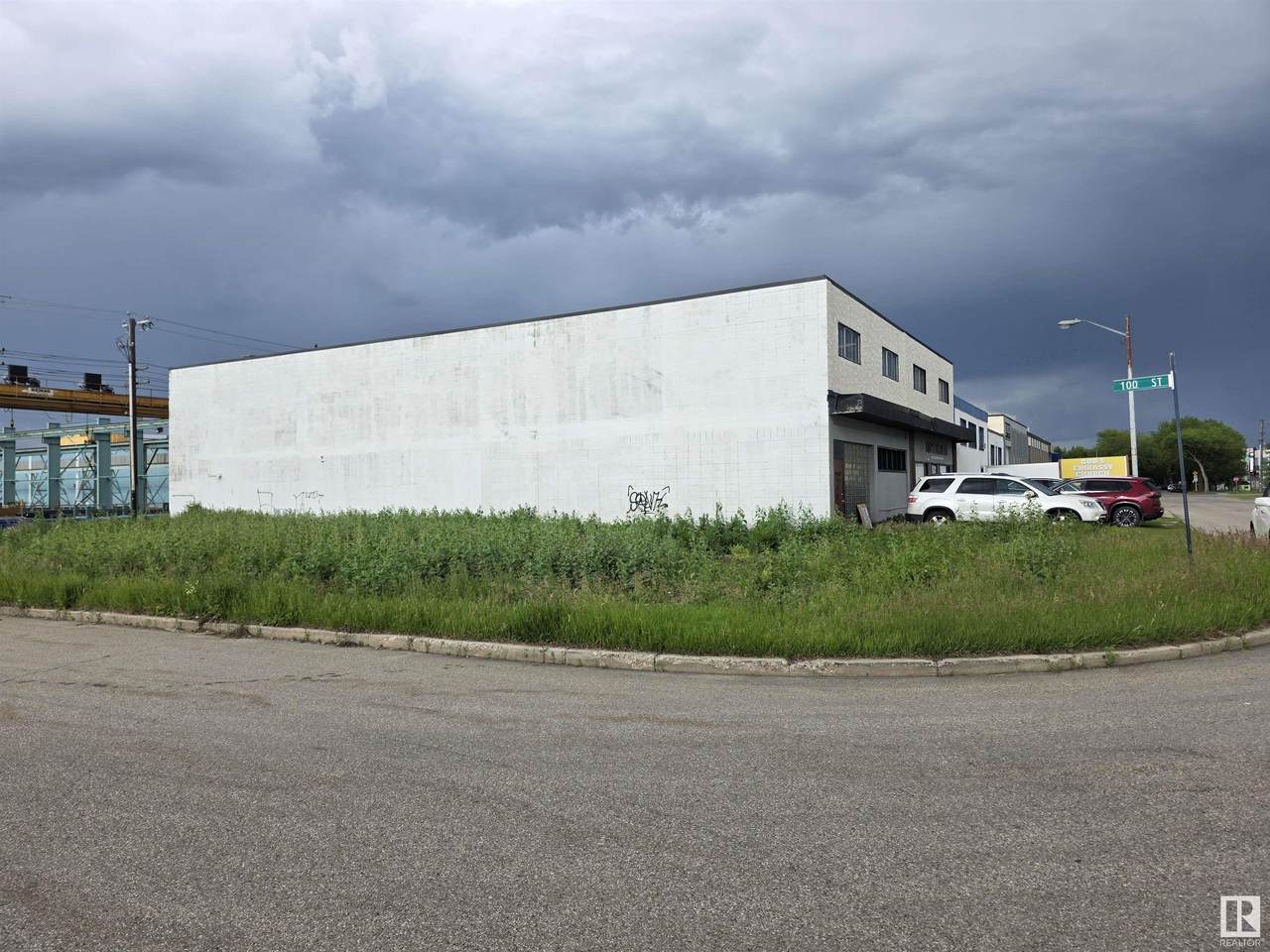 9946 70 Street - Photo 1