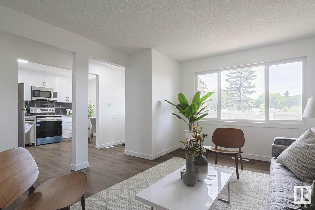 102 Londonderry Square Square - Photo 1