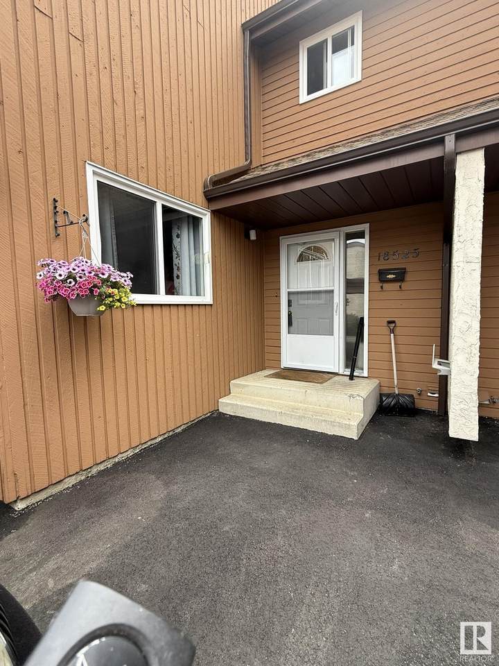 18525 66 Avenue - Photo 1