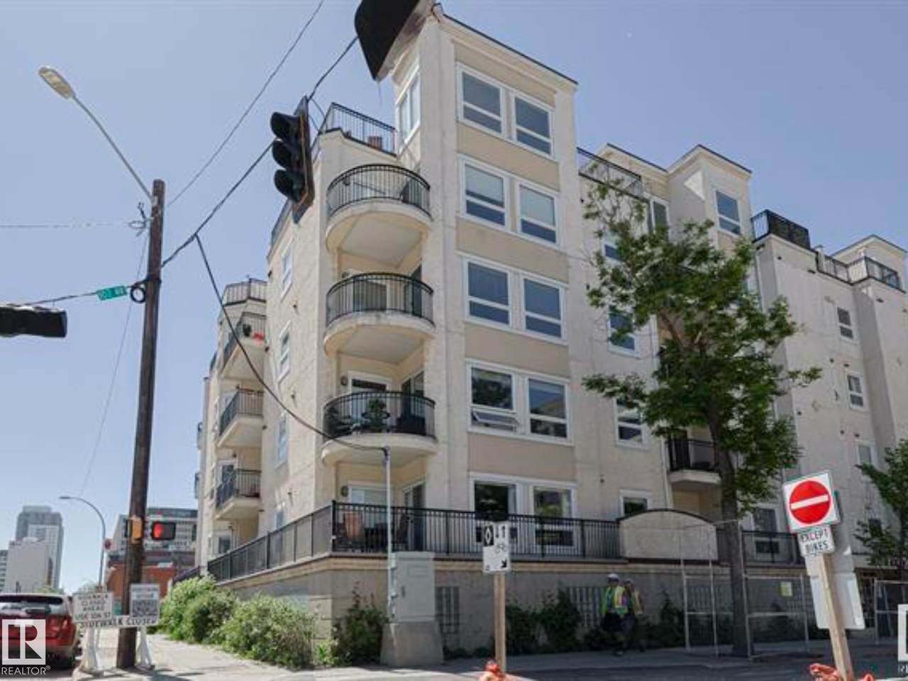 10707 102 Avenue - Photo 1