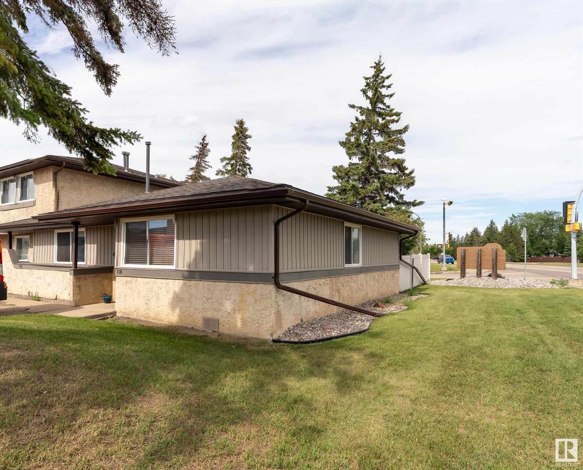8930 99 Avenue - Photo 1