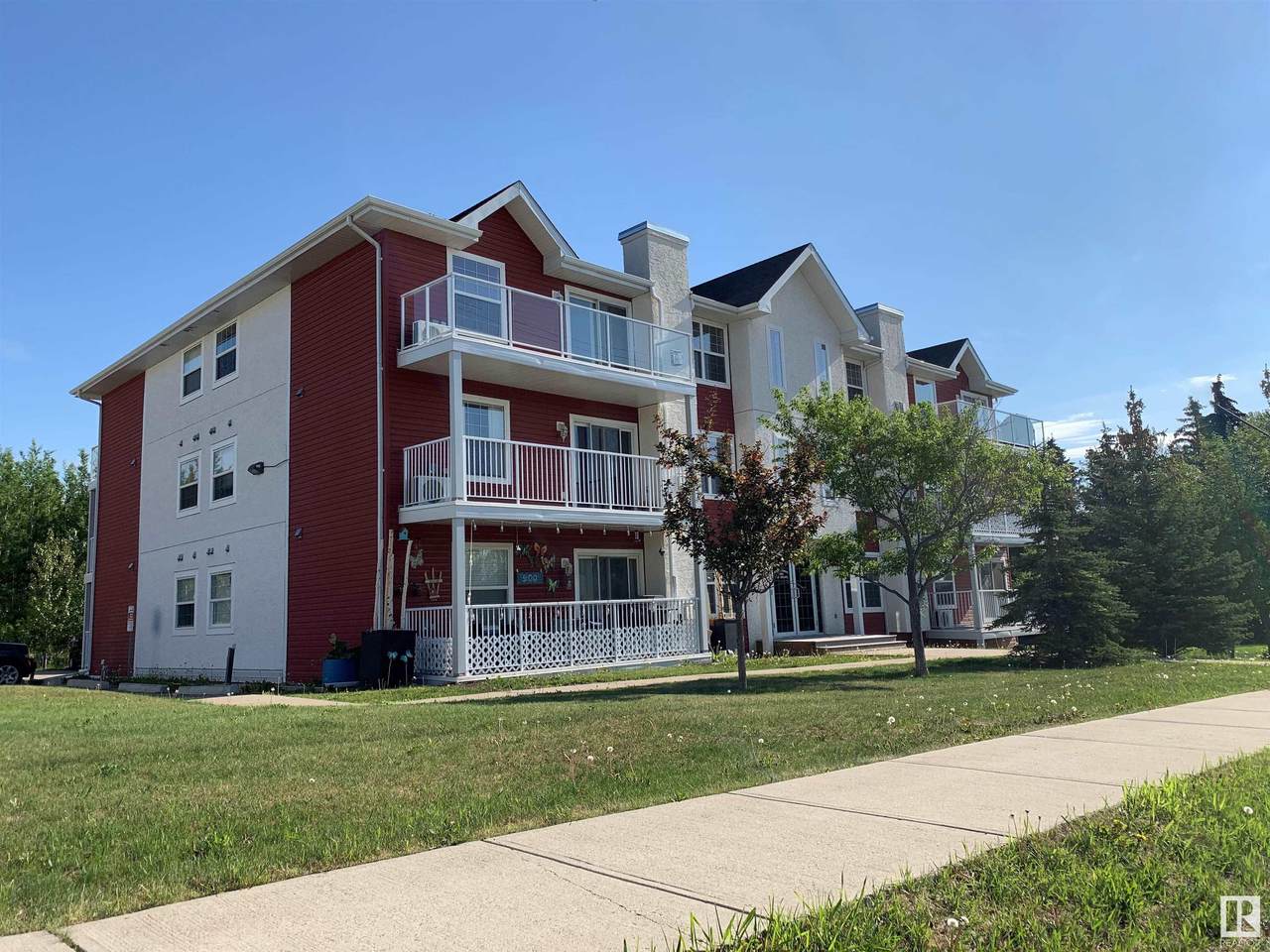 4102 50 Avenue - Photo 1