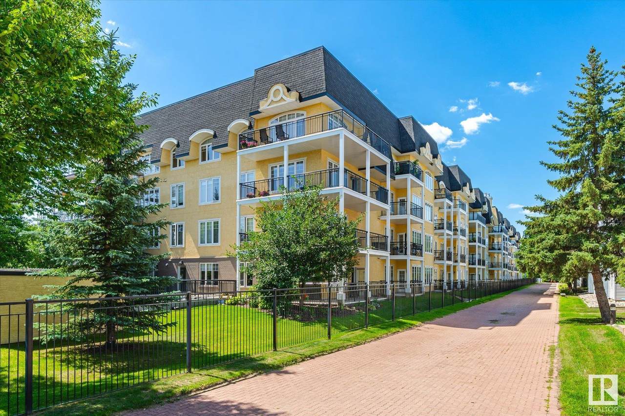 9820 165 Street - Photo 1