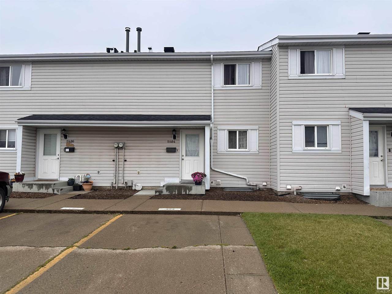 11484 139 Avenue - Photo 1
