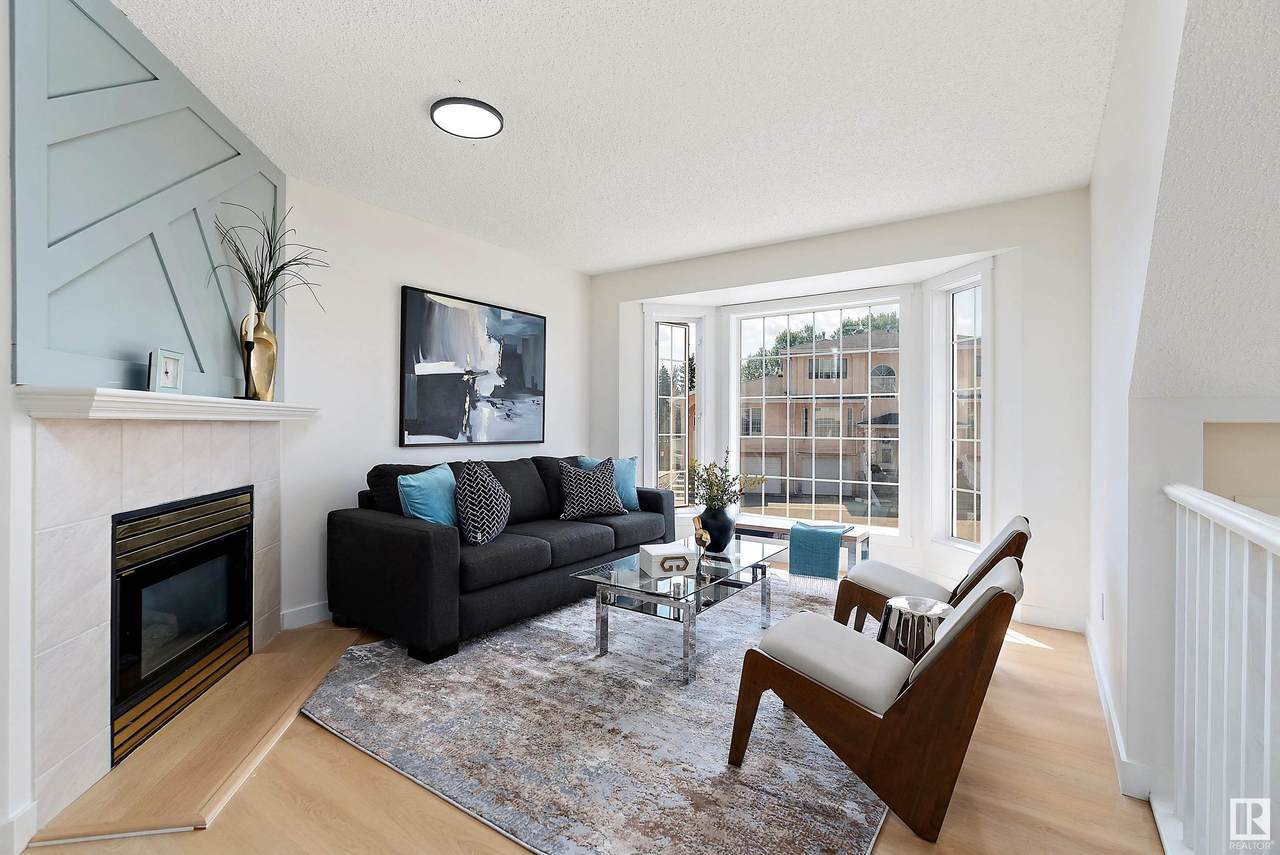 11105 9 Avenue - Photo 1