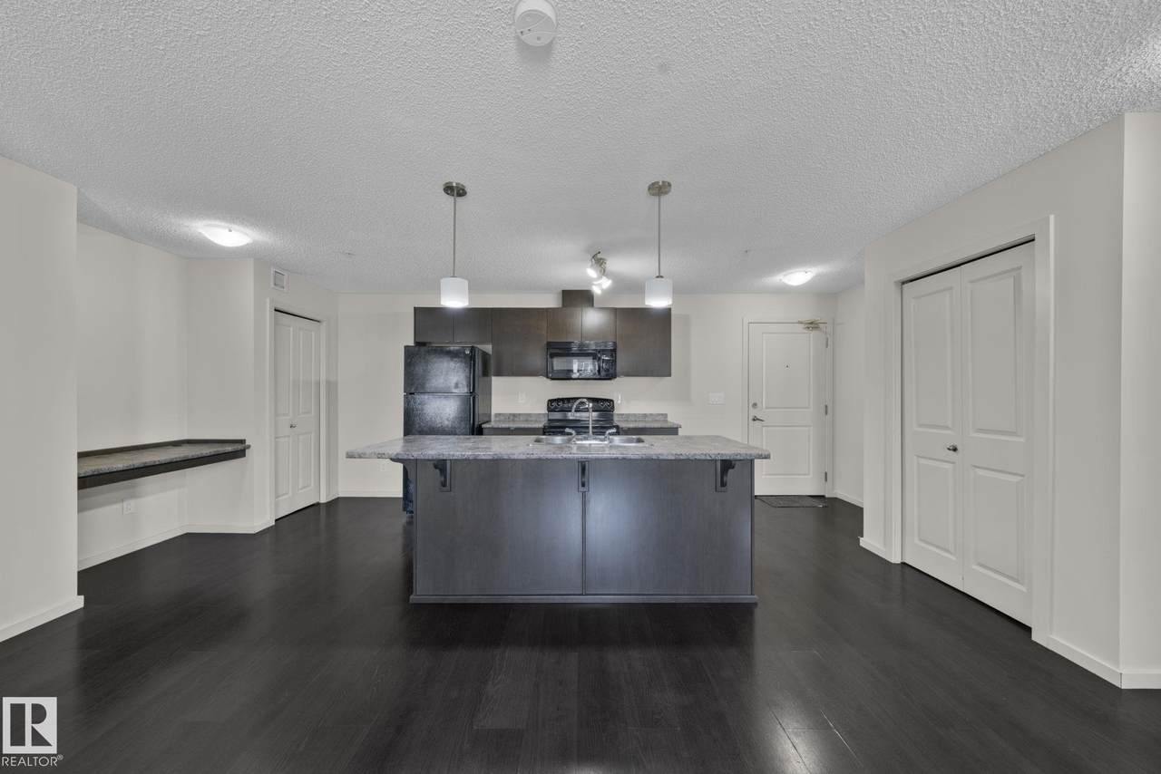 3353 16A Avenue - Photo 1