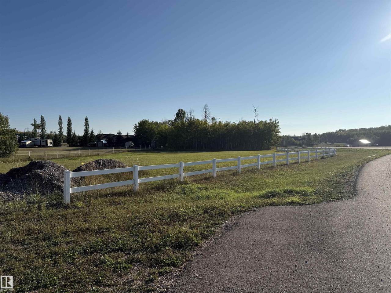 https://bt-photos.global.ssl.fastly.net/alberta/1280_boomver_1_E4458393-2.jpg