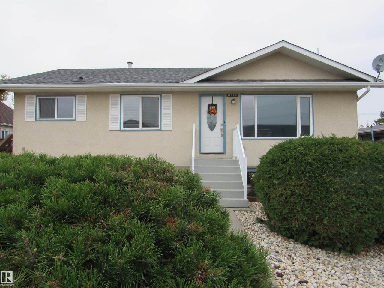 5016 51 Street - Photo 1