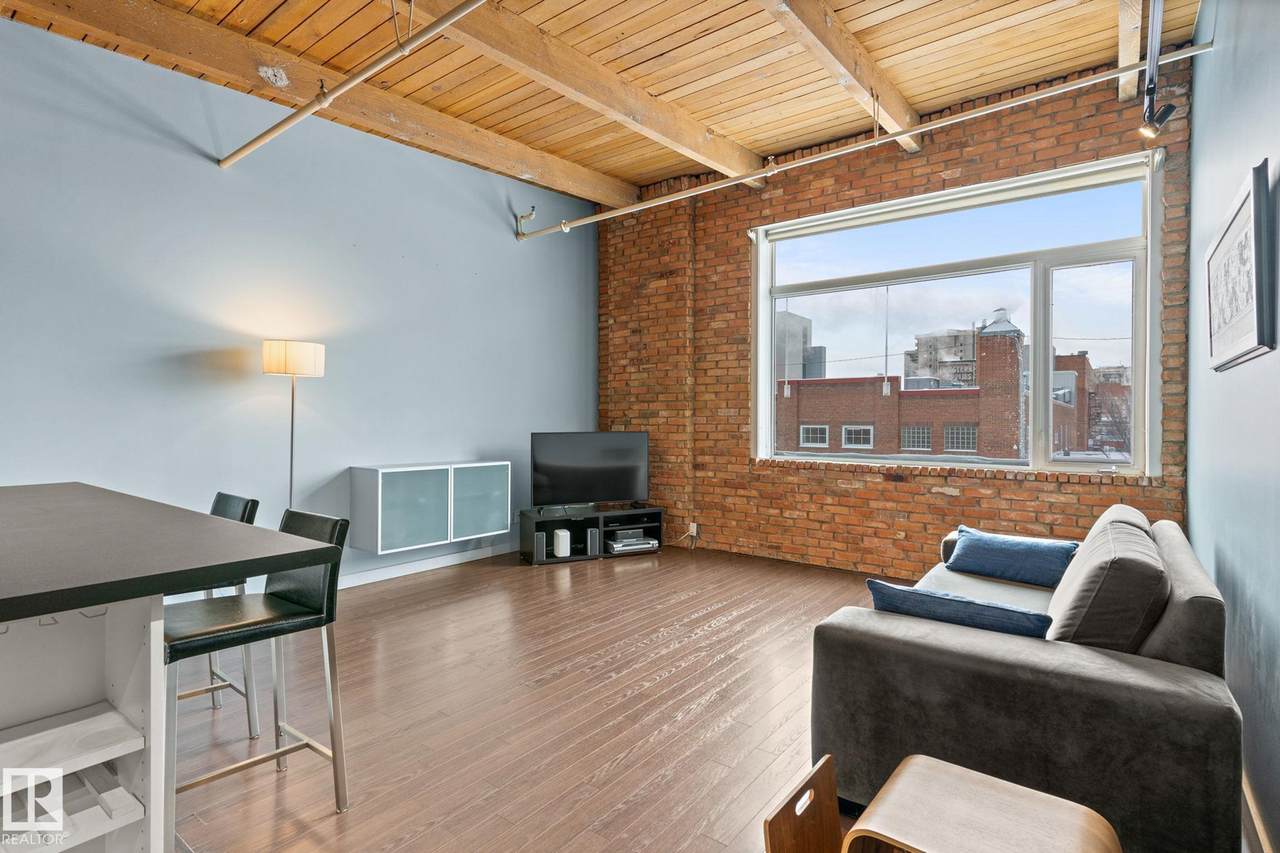 10309 107 Street - Photo 1